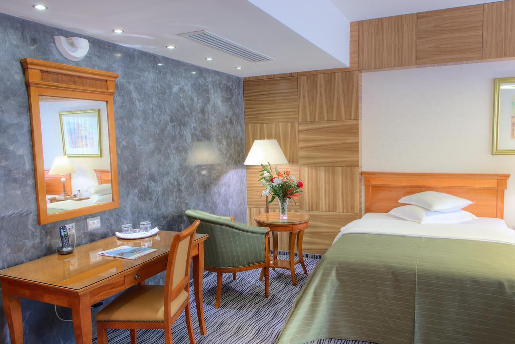 Hotel Oltenia Craiova Buitenkant foto